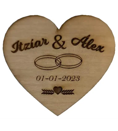 Imán de madera artesanal con dibujo y nombre personalizado para empresas, bodas o eventos con forma de Corazón