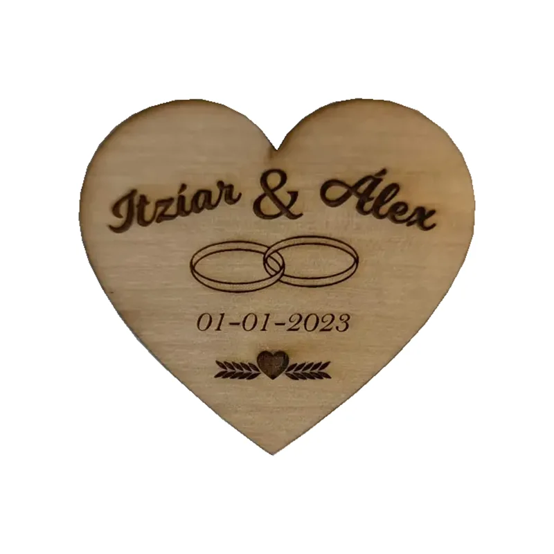 Imán de madera artesanal con dibujo y nombre personalizado para empresas, bodas o eventos con forma de Corazón