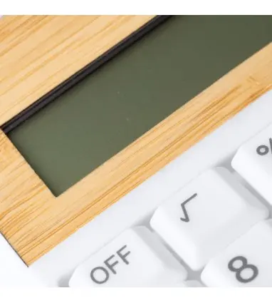 Calculadora VEREX de ABS reciclado y bambú con pilas y carga solar