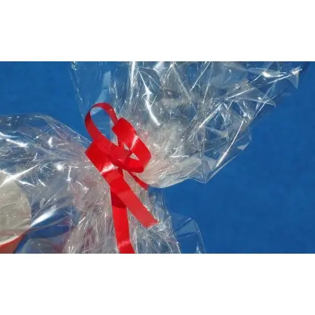 Envolver articulo en papel celofan transparente con cinta decorativa de colores