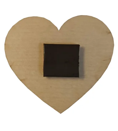 Imán de madera artesanal con dibujo y nombre personalizado para empresas, bodas o eventos con forma de Corazón