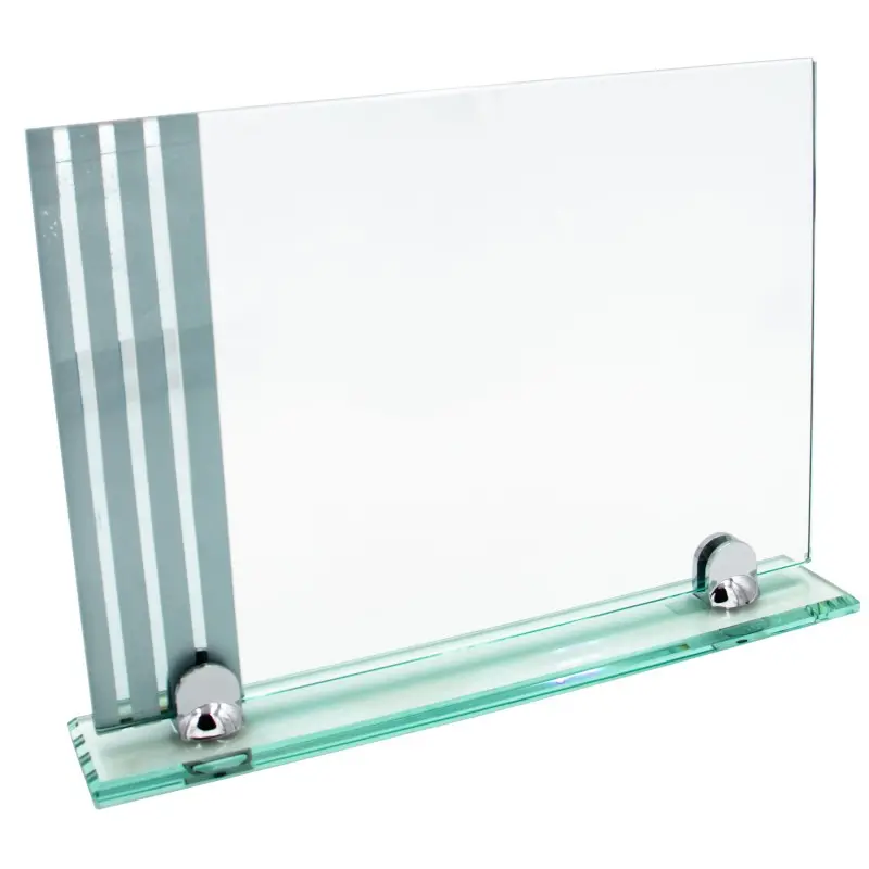 Trofeo Metopa Cristal 20 x 27 cm con Tira Plateada en caja Negra
